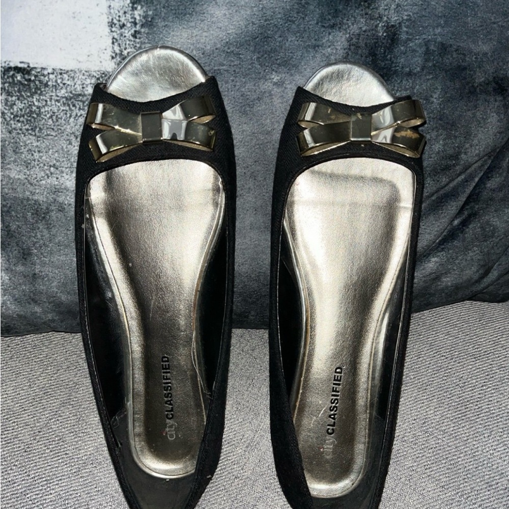 Classified Women's Black Flats with Bow Accent